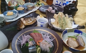 隠れ家的和食居酒屋”丸に梅鉢”